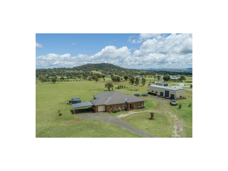 5 Woodswallow Close, Tamworth NSW 2340