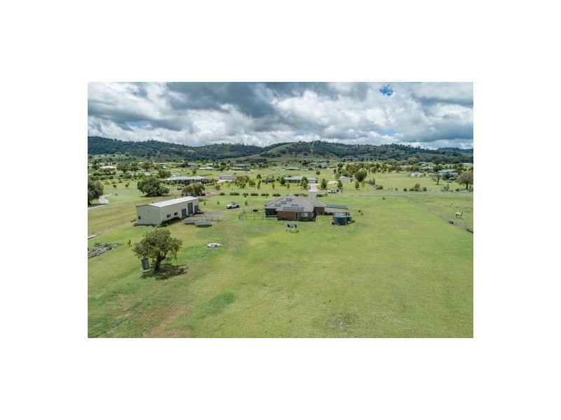 5 Woodswallow Close, Tamworth NSW 2340