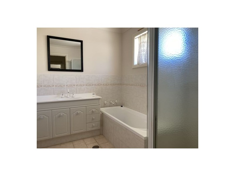 12 The Retreat, Tamworth NSW 2340