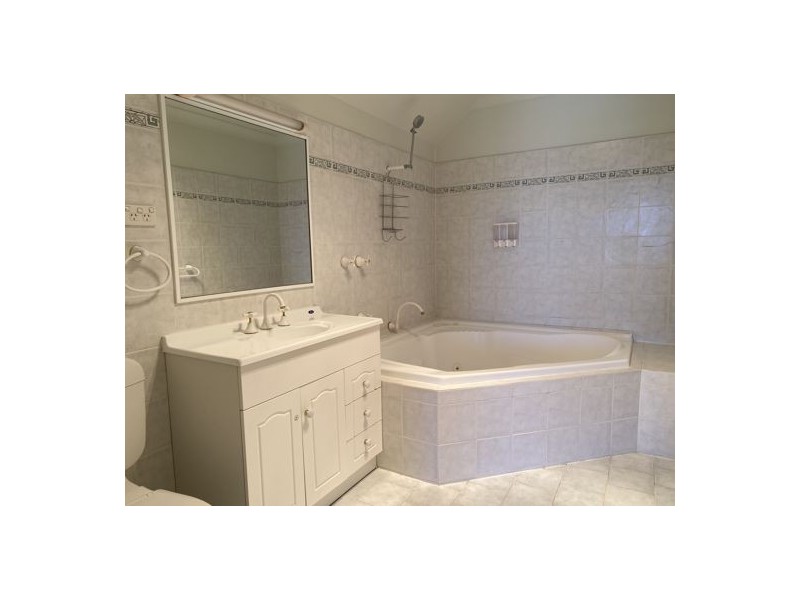 12 The Retreat, Tamworth NSW 2340