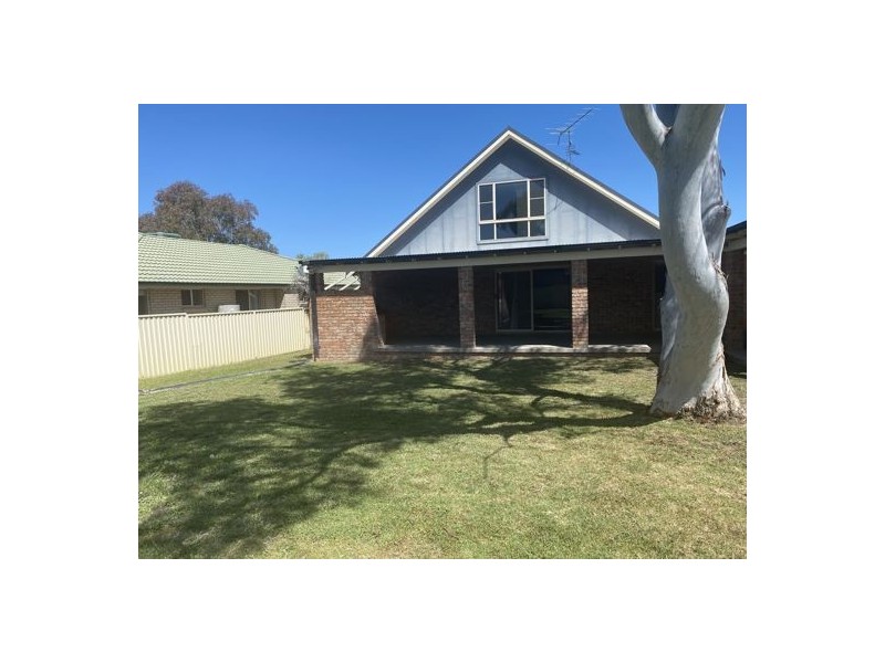 12 The Retreat, Tamworth NSW 2340