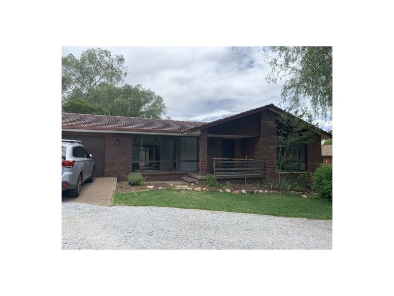 8 Eucalypt Av, Tamworth NSW 2340