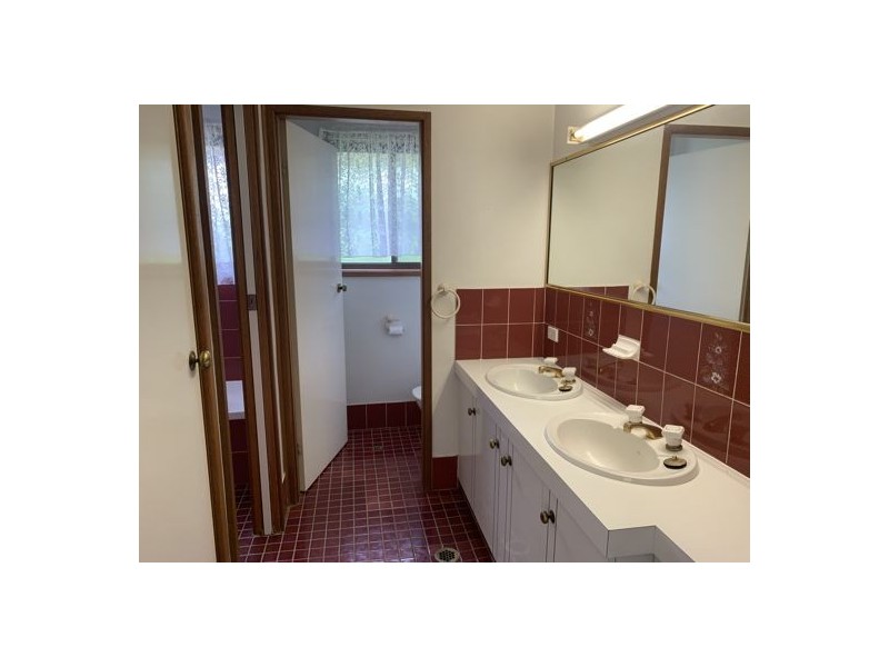 8 Eucalypt Av, Tamworth NSW 2340