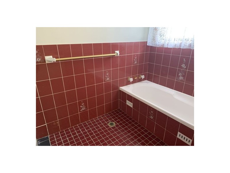 8 Eucalypt Av, Tamworth NSW 2340