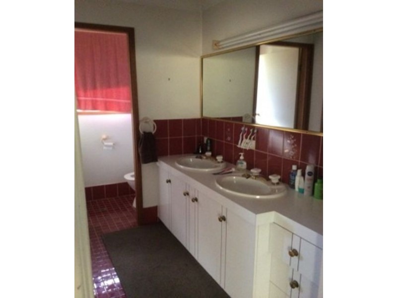 8 Eucalypt Av, Tamworth NSW 2340