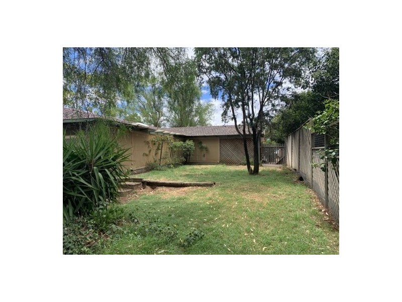 8 Eucalypt Av, Tamworth NSW 2340