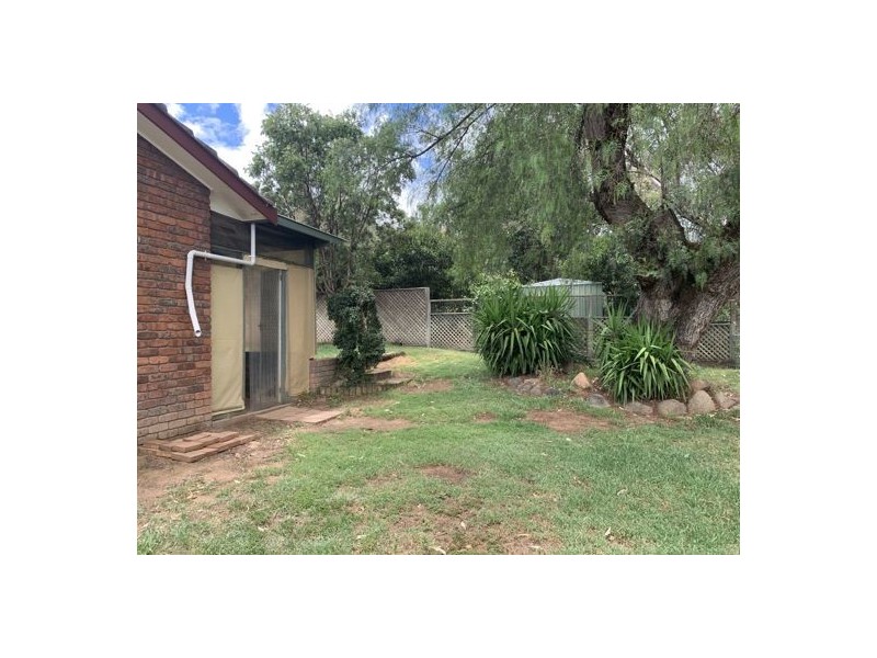 8 Eucalypt Av, Tamworth NSW 2340