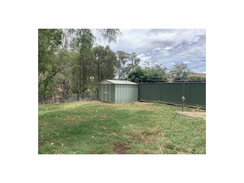 8 Eucalypt Av, Tamworth NSW 2340