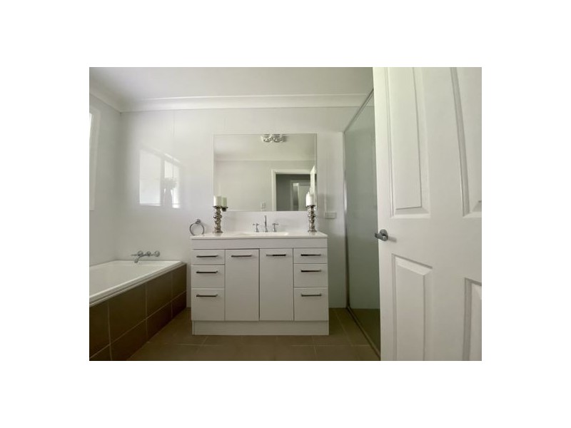 14 Illawara Place, Tamworth NSW 2340