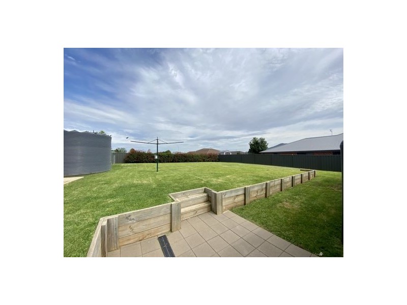 14 Illawara Place, Tamworth NSW 2340