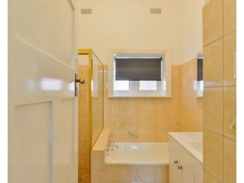 36 White Street, Tamworth NSW 2340