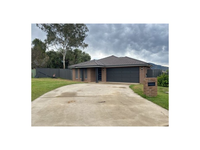 16 Wagtail Close, Tamworth NSW 2340
