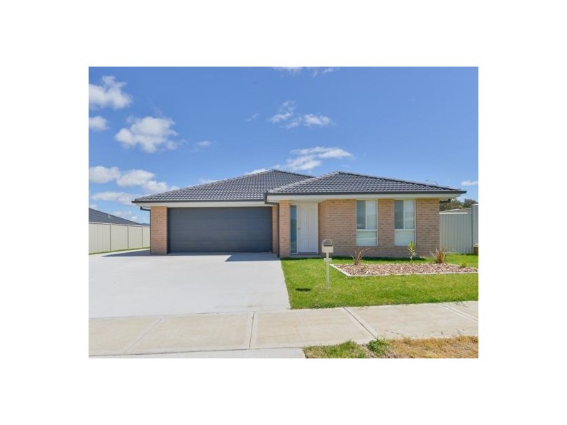 2A Reginald Drive, Tamworth NSW 2340