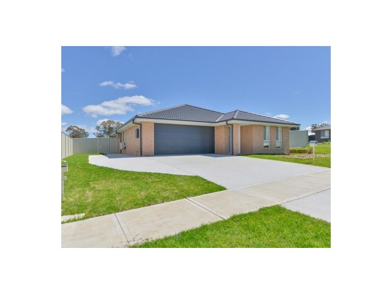 2A Reginald Drive, Tamworth NSW 2340