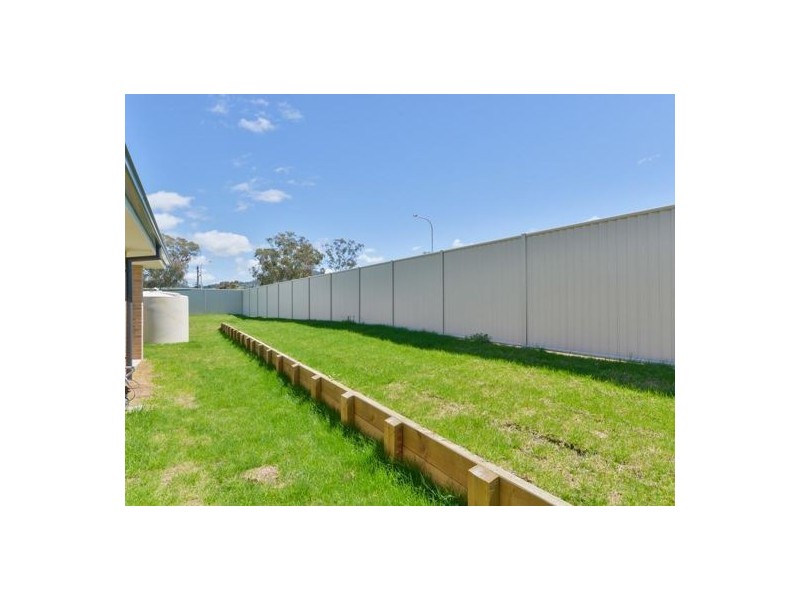 2A Reginald Drive, Tamworth NSW 2340