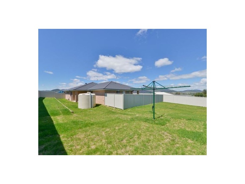 2A Reginald Drive, Tamworth NSW 2340