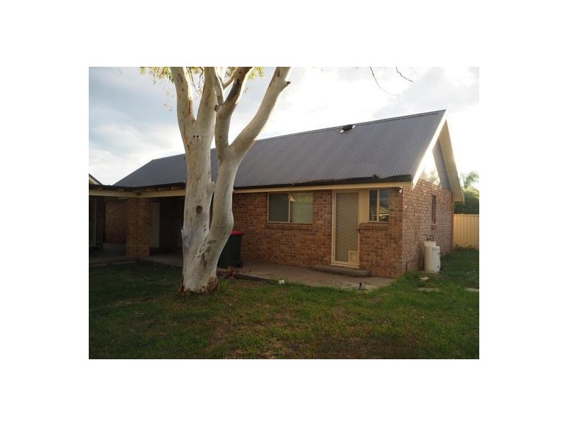 12a The Retreat, Tamworth NSW 2340