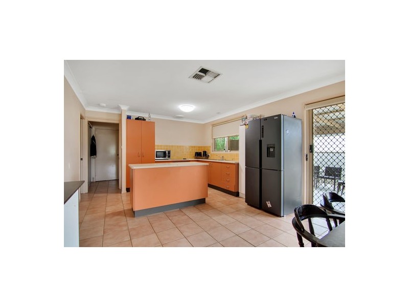 4 Giles Place, Tamworth NSW 2340