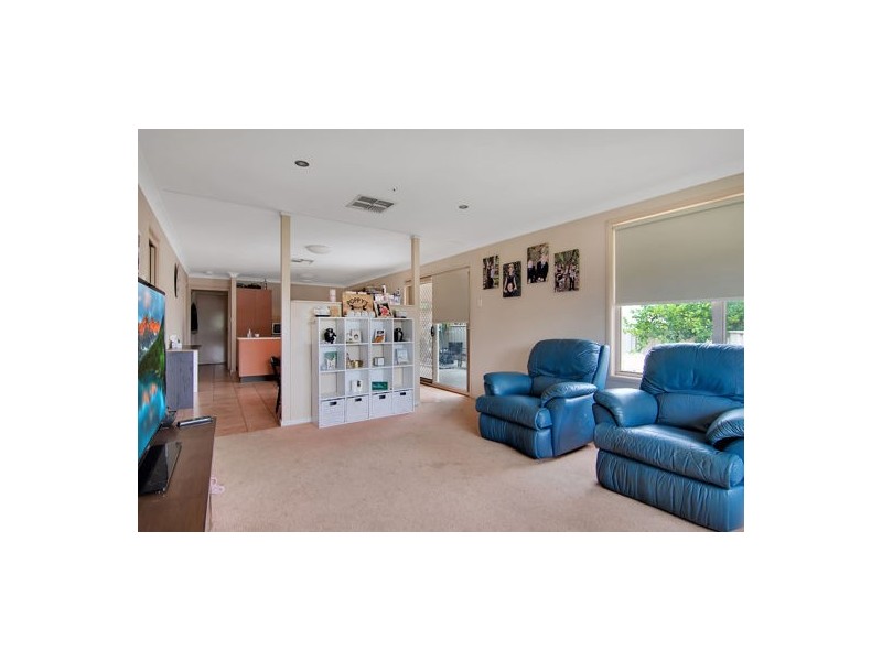 4 Giles Place, Tamworth NSW 2340