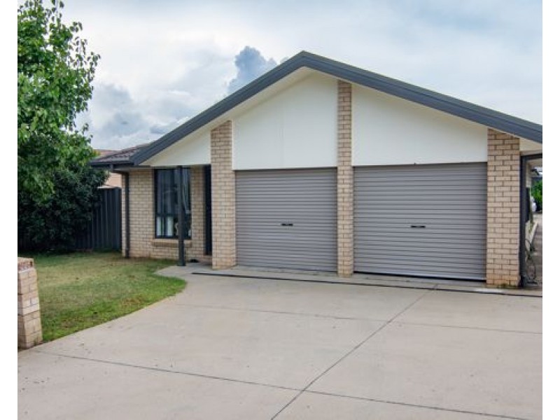 18 Falcon Drive, Tamworth NSW 2340