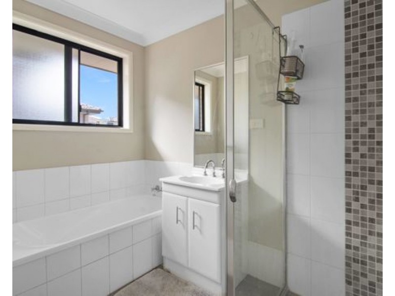 18 Falcon Drive, Tamworth NSW 2340