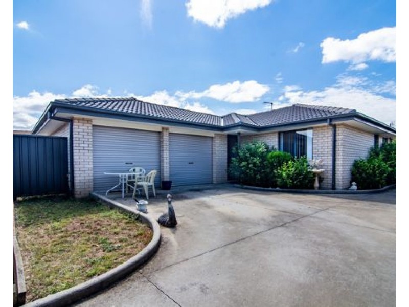 18 Falcon Drive, Tamworth NSW 2340