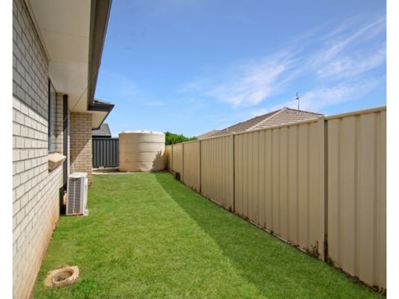 18 Falcon Drive, Tamworth NSW 2340