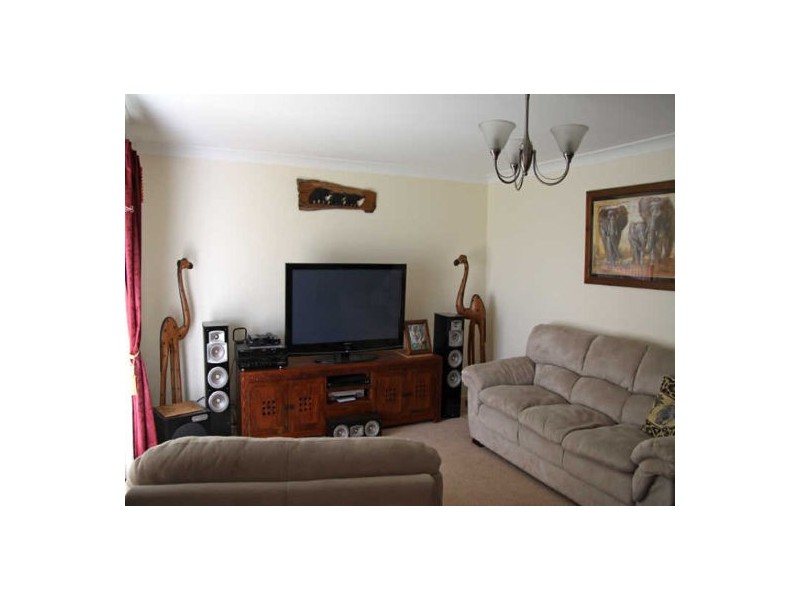 18 Warburton Drive, Tamworth NSW 2340