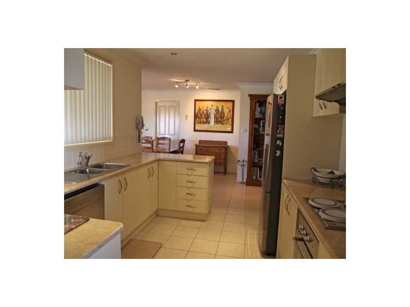 18 Warburton Drive, Tamworth NSW 2340