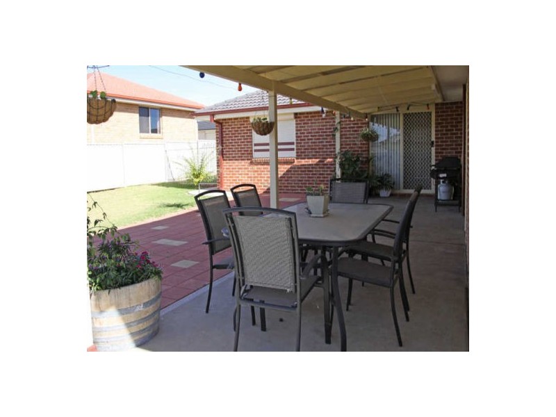 18 Warburton Drive, Tamworth NSW 2340