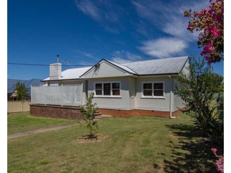 24 Dean Street, Tamworth NSW 2340