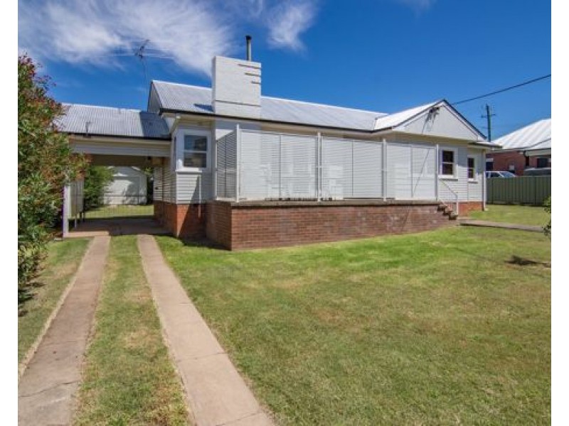 24 Dean Street, Tamworth NSW 2340