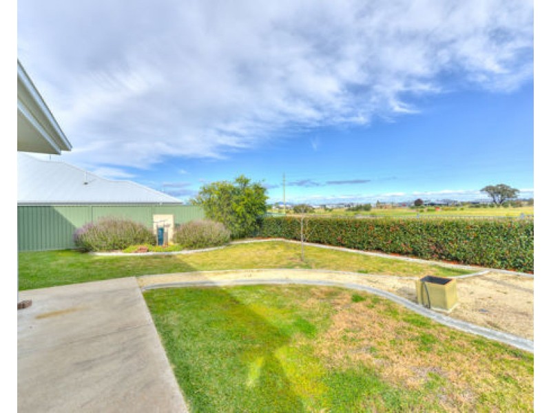 24 Peak Drive, Tamworth NSW 2340