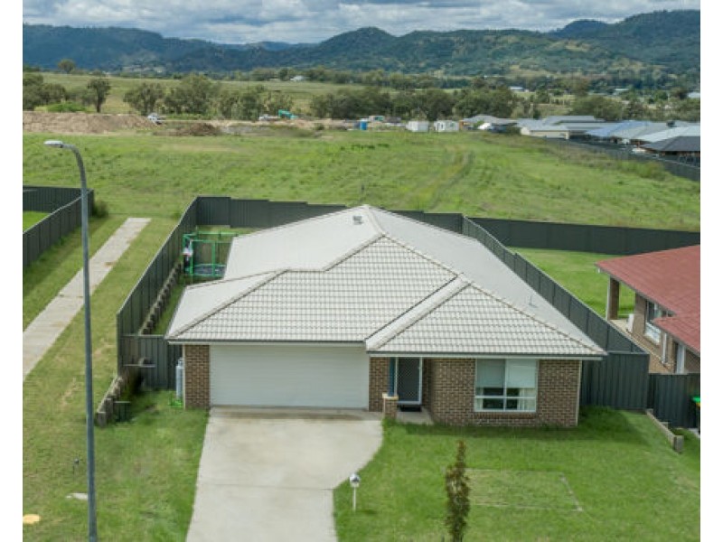 77 Denman Avenue, Kootingal NSW 2352