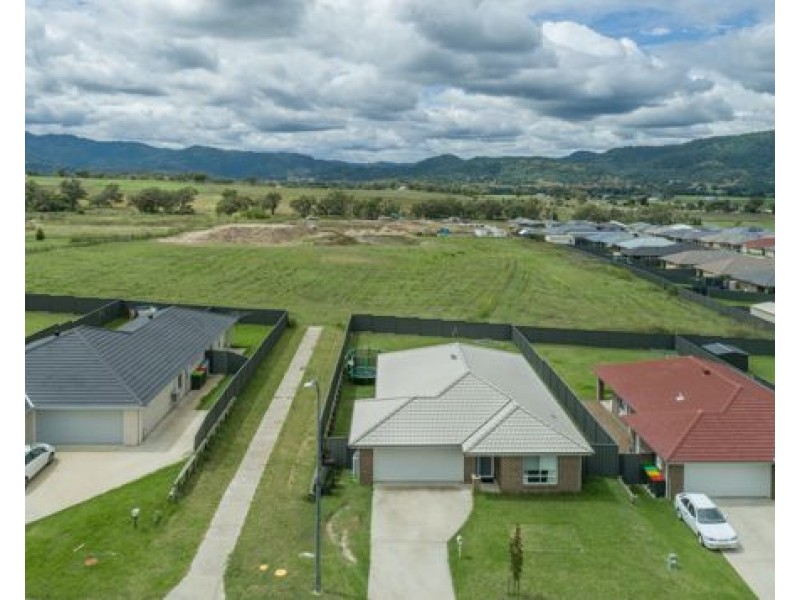 77 Denman Avenue, Kootingal NSW 2352