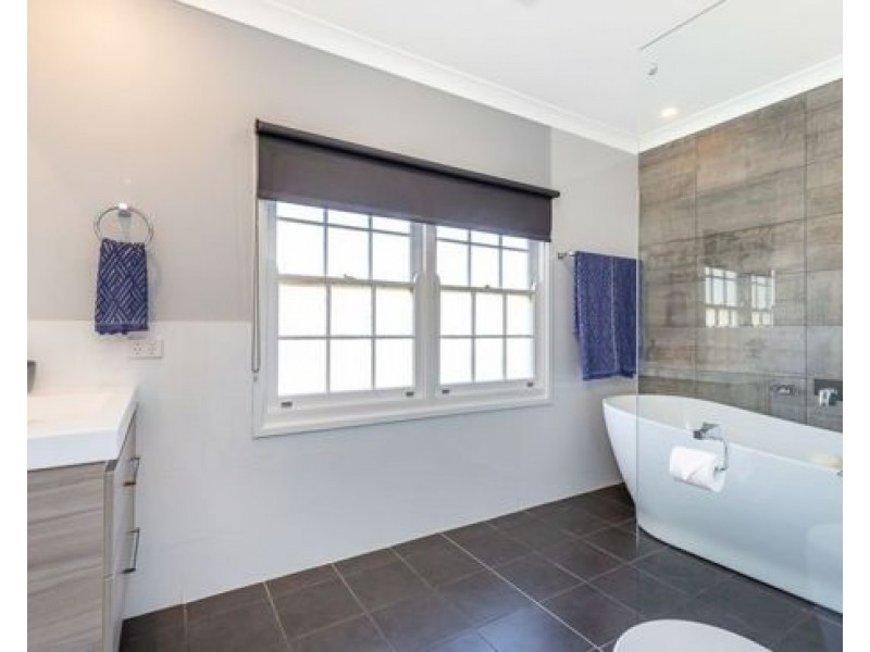 81 Church Street, Tamworth NSW 2340