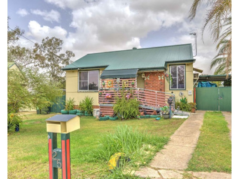 25 Thompson Crescent, Tamworth NSW 2340