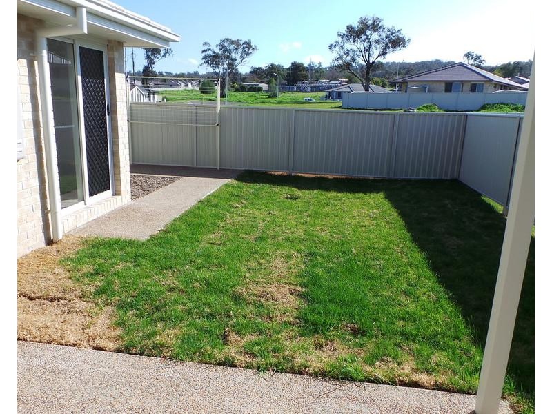 1/56 Tulipwood Cresent, Tamworth NSW 2340
