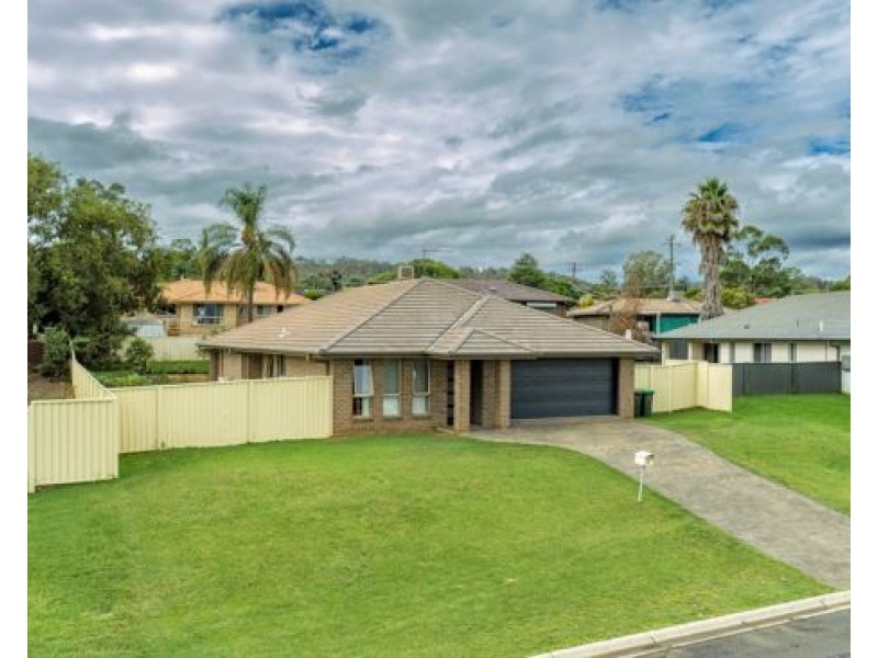 20 Regal Park Drive, Tamworth NSW 2340