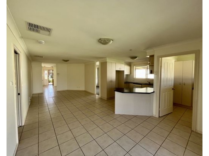 61 Greg Norman Drive, Tamworth NSW 2340