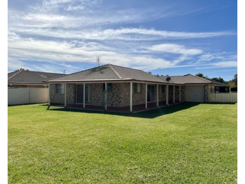 61 Greg Norman Drive, Tamworth NSW 2340