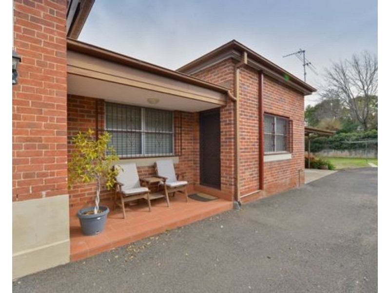 2/84 Fitzroy Street, Tamworth NSW 2340