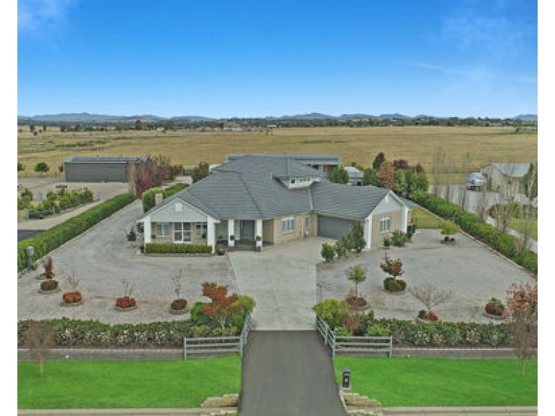 7 Rodeo Drive, Tamworth NSW 2340