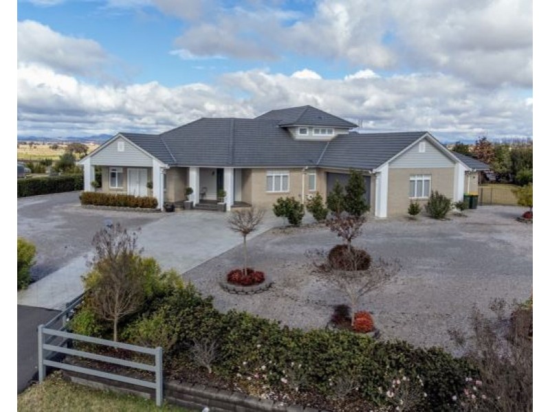 7 Rodeo Drive, Tamworth NSW 2340