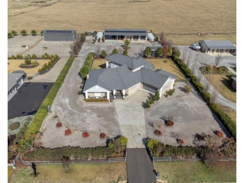 7 Rodeo Drive, Tamworth NSW 2340