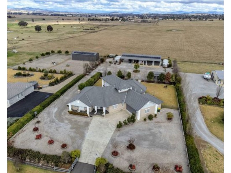 7 Rodeo Drive, Tamworth NSW 2340