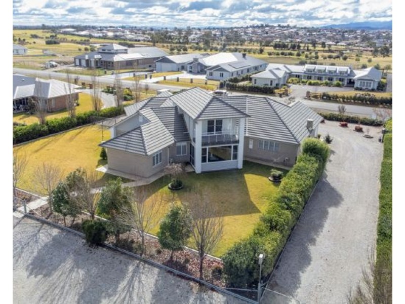 7 Rodeo Drive, Tamworth NSW 2340