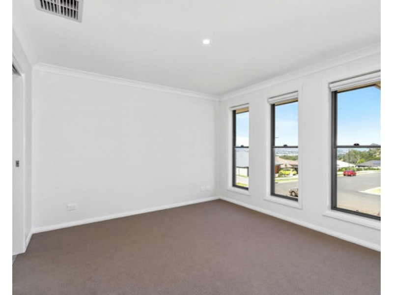 24 Scarborough Close, Tamworth NSW 2340