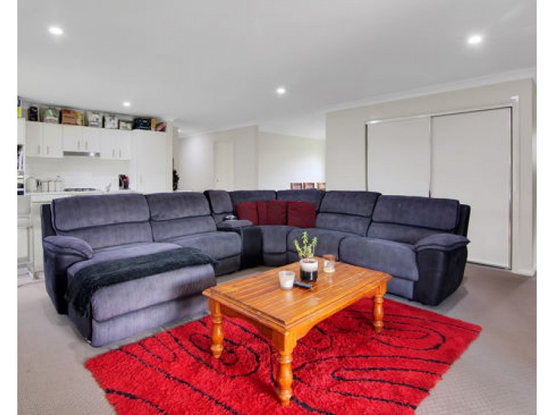 11 Barber Street, Kootingal NSW 2352