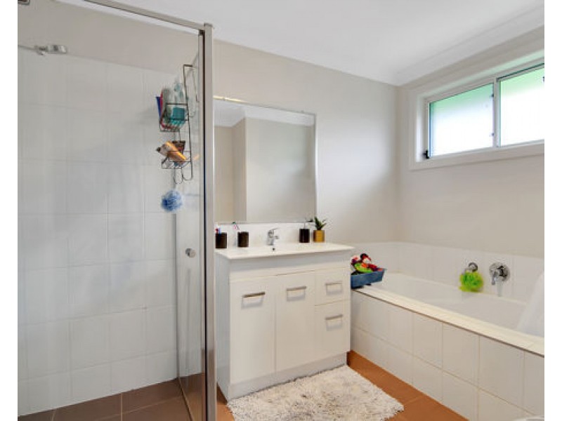 11 Barber Street, Kootingal NSW 2352